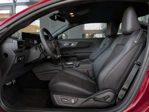 Ford Mustang Fastback 5.0 V8 Dark Horse Automat