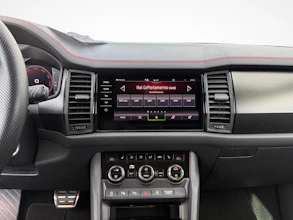 https://vehicle.imgix.net/4368143/30c749e5-8b06-453a-aafc-c1e629e52e57.jpg