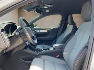 VOLVO XC40 2.0 B3 MH Plus Dark