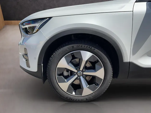 Volvo XC40 2.0 B3 MH Plus Dark