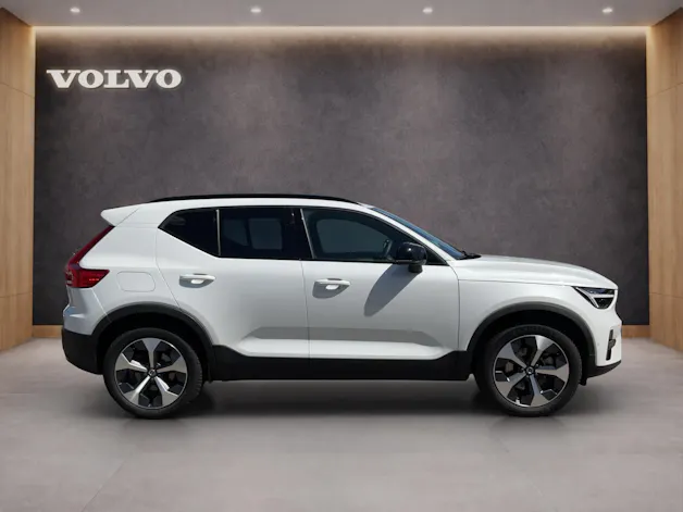 Volvo XC40 2.0 B3 MH Plus Dark