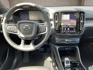 VOLVO XC40 2.0 B3 MH Plus Dark