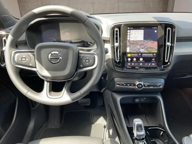 VOLVO XC40 2.0 B3 MH Plus Dark