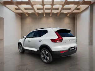 VOLVO XC40 2.0 B3 MH Plus Dark