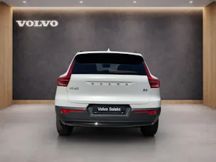 Volvo XC40 2.0 B3 MH Plus Dark