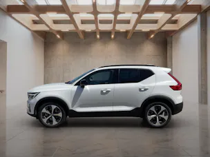 VOLVO XC40 2.0 B3 MH Plus Dark