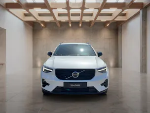 VOLVO XC40 2.0 B3 MH Plus Dark