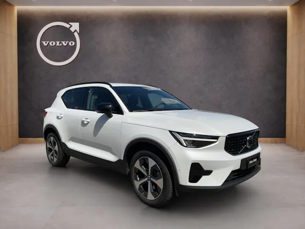 Volvo XC40 2.0 B3 MH Plus Dark