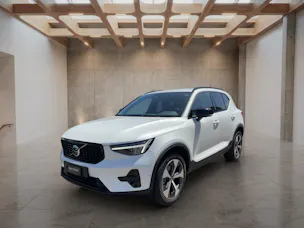 VOLVO XC40 2.0 B3 MH Plus Dark