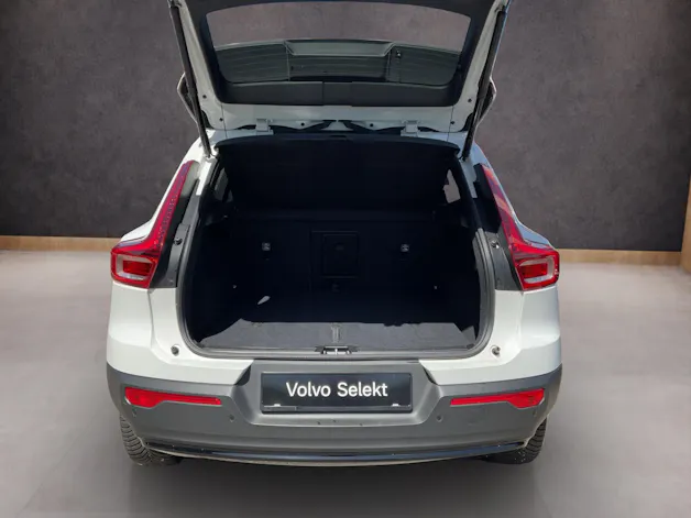 Volvo XC40 2.0 B3 MH Plus Dark