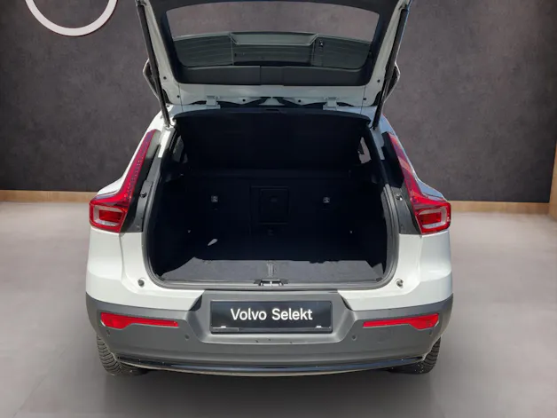 Volvo XC40 2.0 B3 MH Plus Dark