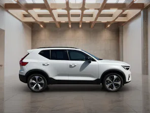VOLVO XC40 2.0 B3 MH Plus Dark