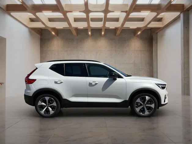 VOLVO XC40 2.0 B3 MH Plus Dark