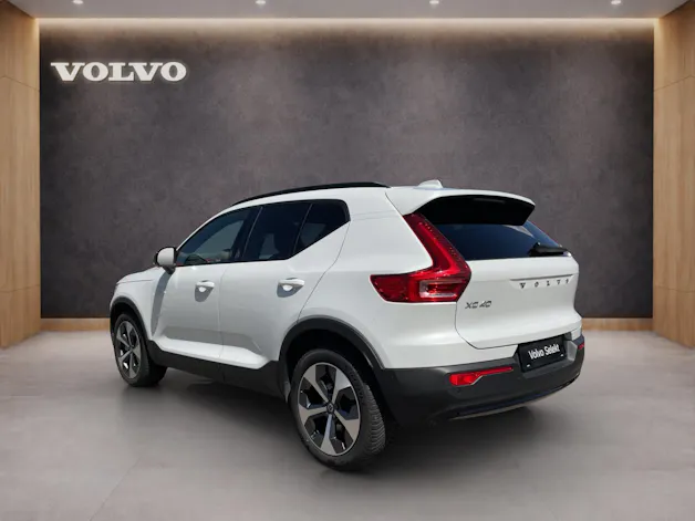 Volvo XC40 2.0 B3 MH Plus Dark