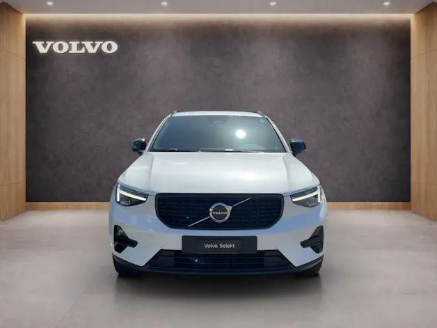 Volvo XC40 2.0 B3 MH Plus Dark