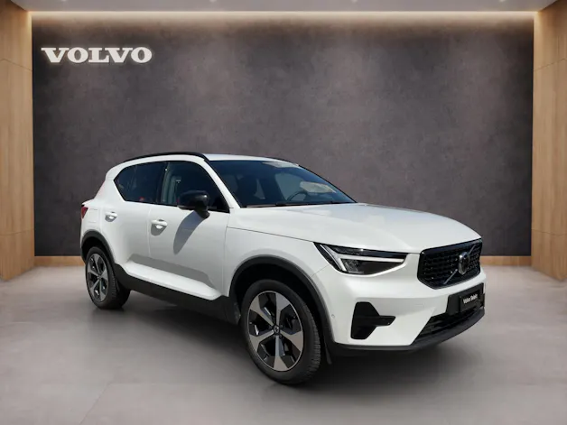 Volvo XC40 2.0 B3 MH Plus Dark