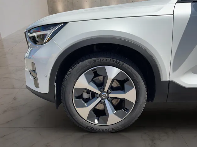 VOLVO XC40 2.0 B3 MH Plus Dark