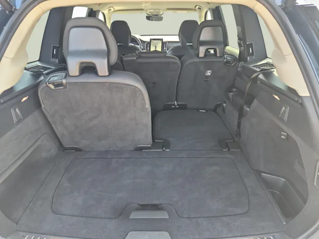 Volvo XC90 2.0 T8 TE Plus Dark eAWD / ab 3,99% Leasing bei Abschluss einer Protect Autoversicherung