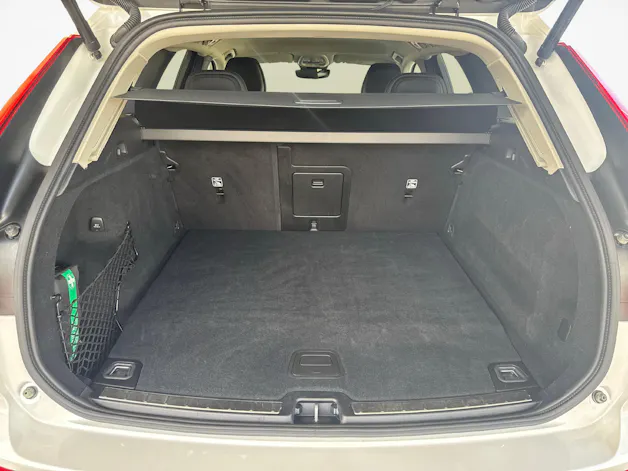 Volvo XC60 2.0 T6 TE Plus Dark eAWD / ab 3,99% Leasing bei Abschluss einer Protect Autoversicherung