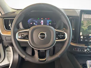 Volvo XC60 2.0 T6 TE Plus Dark eAWD / ab 3,99% Leasing bei Abschluss einer Protect Autoversicherung