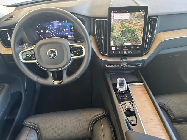 Volvo XC60 2.0 T6 TE Plus Dark eAWD / ab 3,99% Leasing bei Abschluss einer Protect Autoversicherung