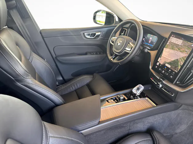 Volvo XC60 2.0 T6 TE Plus Dark eAWD / ab 3,99% Leasing bei Abschluss einer Protect Autoversicherung