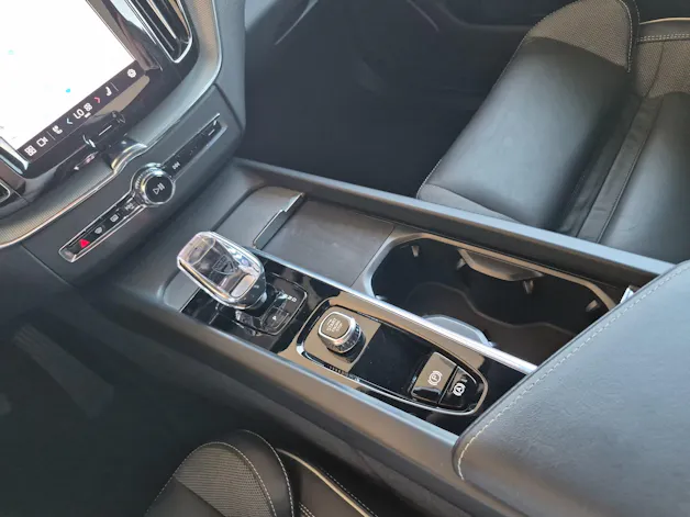 Volvo XC60 2.0 T8 TE Plus Dark eAWD / ab 3,99% Leasing bei Abschluss einer Protect Autoversicherung