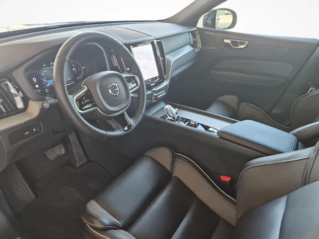 Volvo XC60 2.0 T8 TE Plus Dark eAWD / ab 3,99% Leasing bei Abschluss einer Protect Autoversicherung
