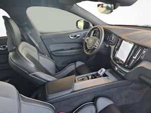 Volvo XC60 2.0 T8 TE Plus Dark eAWD / ab 3,99% Leasing bei Abschluss einer Protect Autoversicherung