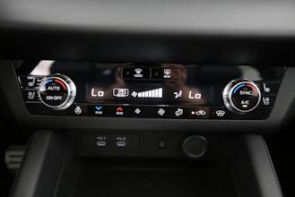 https://vehicle.imgix.net/4368245/e85cc4f3-b16b-40f8-a004-c238ce219170.jpg