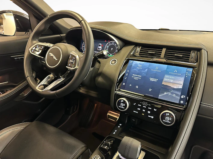 immagine del veicolo JAGUAR E-PACE