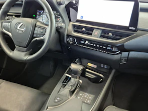 Fahrzeugbild LEXUS UX 250h Excellence
