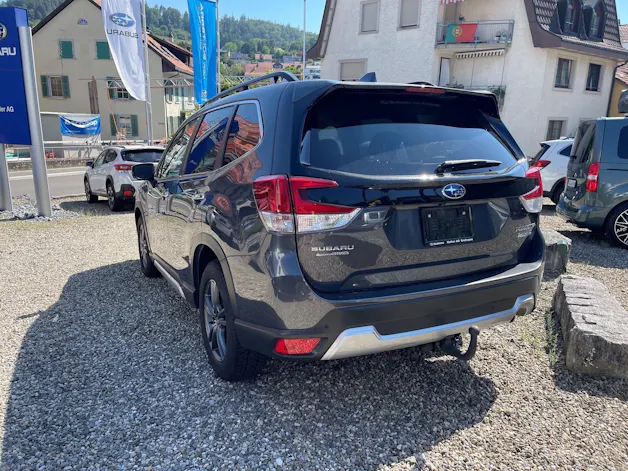 Subaru Forester Station 2.0i e-Boxer Swiss Plus