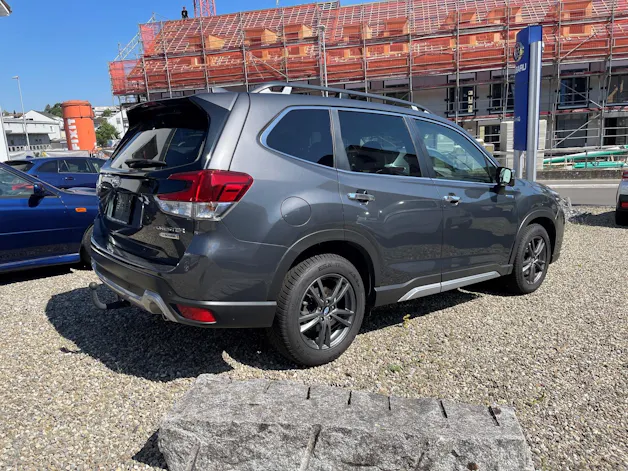 Subaru Forester Station 2.0i e-Boxer Swiss Plus