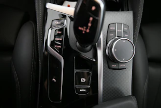 https://vehicle.imgix.net/4368500/83035891-6c4c-495e-b472-1375d10f31ae.jpg