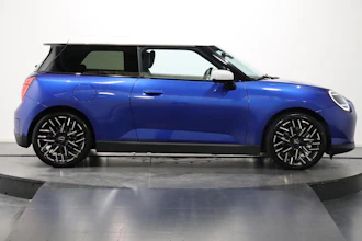 https://vehicle.imgix.net/4368501/f47bbbe1-489b-42ce-b0a3-fa40771df9dd.JPG