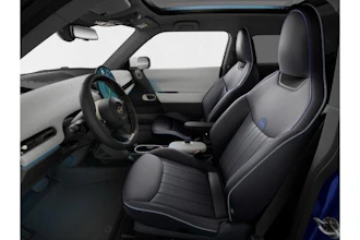 https://vehicle.imgix.net/4368501/fb41b4f8-9569-4bda-984e-515eabb6b8a2.jpg