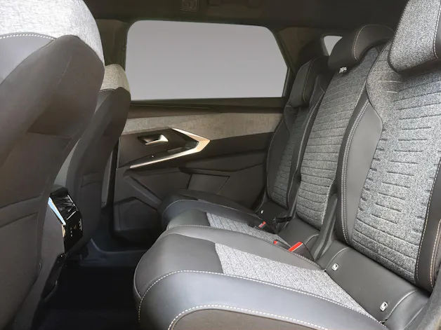 PEUGEOT 5008 e-Allure Premium AWD