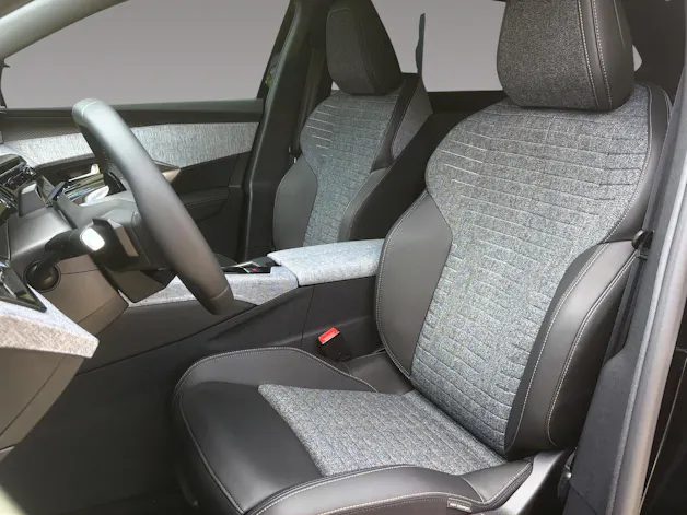 PEUGEOT 5008 e-Allure Premium AWD