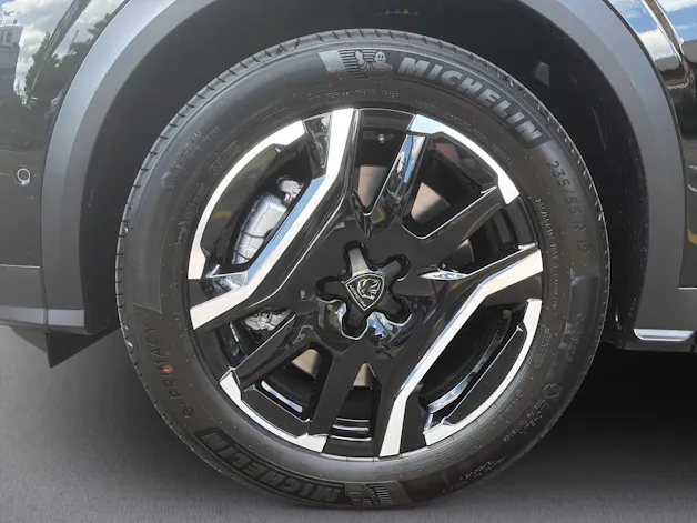 PEUGEOT 5008 e-Allure Premium AWD