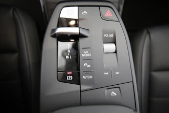 https://vehicle.imgix.net/4368621/54875be5-3fa0-4ff9-ab02-644d158fa3a7.jpg