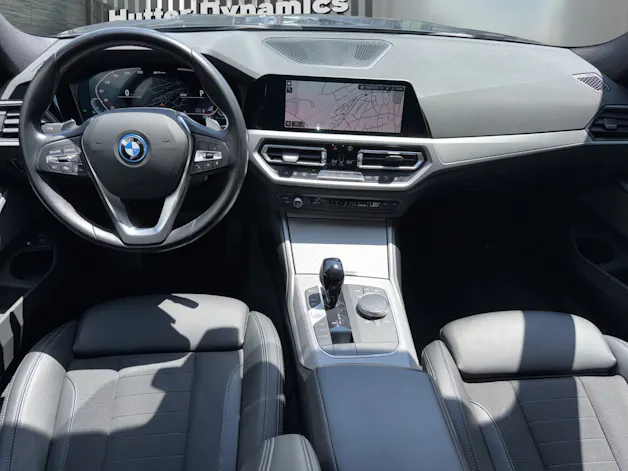 BMW 320e xDrive Touring HARMAN/KARDON SURROUND SOUND SYSTEM