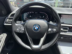 BMW 320e xDrive Touring HARMAN/KARDON SURROUND SOUND SYSTEM