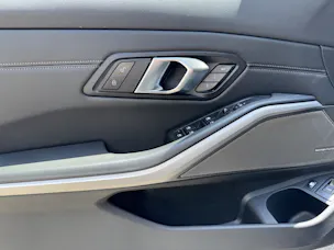 BMW 320e xDrive Touring HARMAN/KARDON SURROUND SOUND SYSTEM