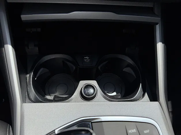 BMW 320e xDrive Touring HARMAN/KARDON SURROUND SOUND SYSTEM