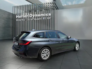 BMW 320e xDrive Touring HARMAN/KARDON SURROUND SOUND SYSTEM