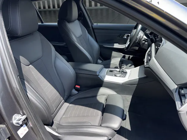 BMW 320e xDrive Touring HARMAN/KARDON SURROUND SOUND SYSTEM