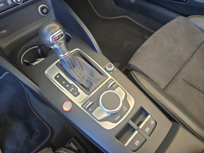https://vehicle.imgix.net/4368848/08328b80-e2e4-4b04-affb-7917c78e8ada.jpg