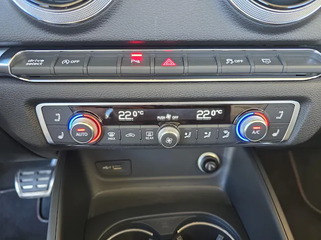 Audi S3 Cabriolet 2.0 T FSI quattro S-Tronic / ab 3,99% Leasing bei Abschluss einer Protect Autoversicherung