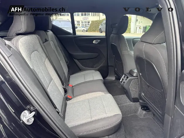 Volvo XC40 2.0 B3 MH Plus Dark